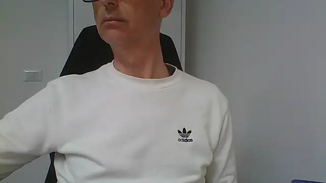 Snapshot of Sensor2000 chatting on 05.04.26 Sensor2000 online show from 05.04.26