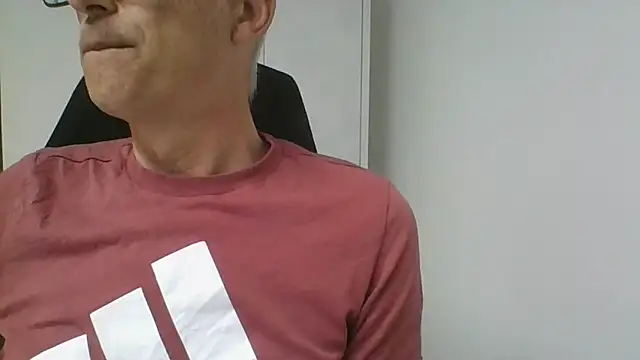 Snapshot of Sensor2000 chatting on 05.29.26 Sensor2000 online show from 05.29.26