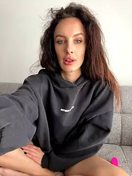 goodgirldevil online show from 10.28.25