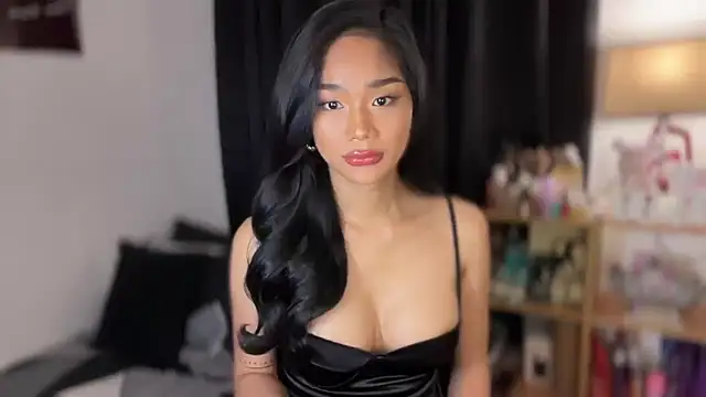 Snapshot of HoleeLaura chatting on 10.06.25 HoleeLaura online show from 10.06.25