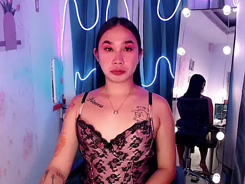 Snapshot of in_yourdreamstarxx chatting on 11.21.25 in yourdreamstarxx online show from 11.21.25