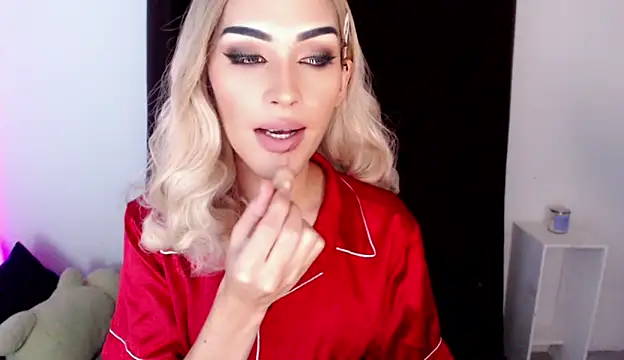 Snapshot of Alicegreenexx chatting on 06.18.26 Alicegreenexx online show from 06.18.26