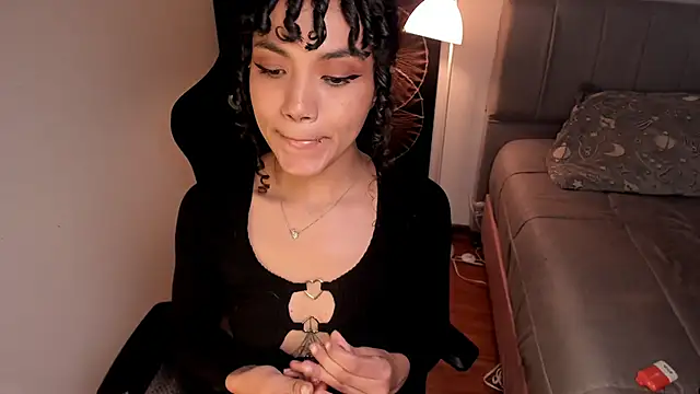 Snapshot of Nati____ chatting on 10.27.25 Nati     online show from 10.27.25