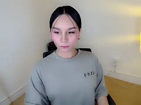 holly tabby online show from 02.06.26