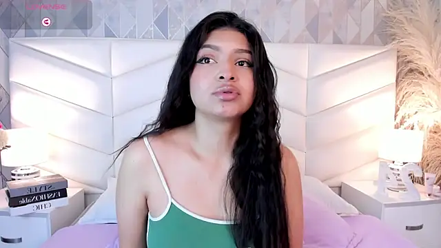 Snapshot of victoria___jonnes chatting on 09.15.25 victoria jonnes online show from 09.15.25