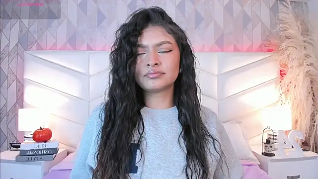 Snapshot of victoria___jonnes chatting on 10.06.25 victoria jonnes online show from 10.06.25