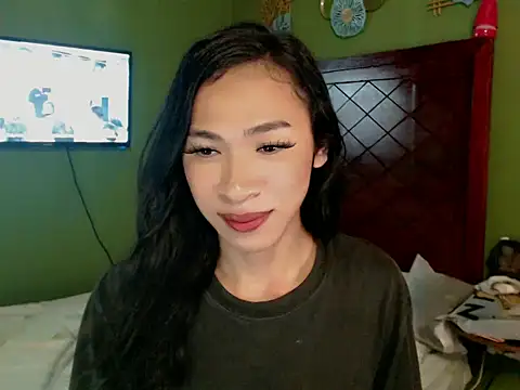 Snapshot of Annaloula chatting on 10.14.25 Annaloula online show from 10.14.25