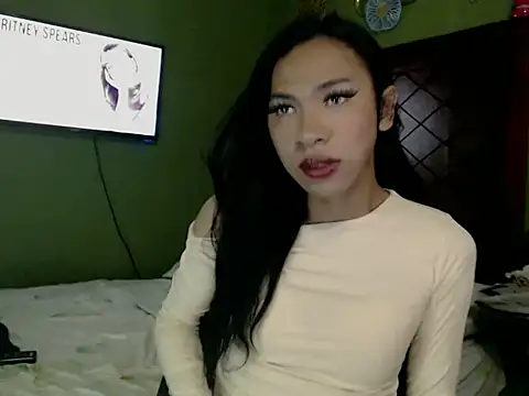 Snapshot of Annaloula chatting on 10.15.25 Annaloula online show from 10.15.25