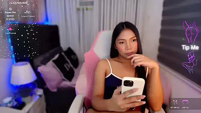 Snapshot of naughtyjayde chatting on 04.28.26 naughtyjayde online show from 04.28.26