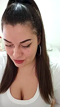 Larissa4U online show from 11.17.25