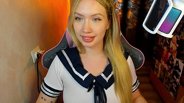 NicoleRiccii online show from 10.30.25