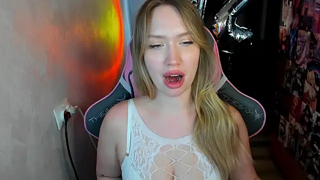 Snapshot of NicoleRiccii chatting on 04.17.26 NicoleRiccii online show from 04.17.26