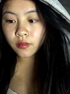 Snapshot of Tiiahpu chatting on 11.30.25 Tiiahpu online show from 11.30.25