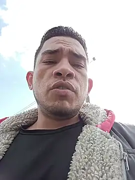 Snapshot of Andreshot911 chatting on 11.08.25 Andreshot911 online show from 11.08.25