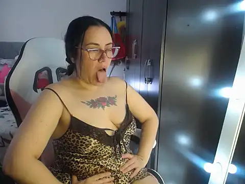 Snapshot of sweet_adele_ chatting on 10.24.25 sweet adele online show from 10.24.25