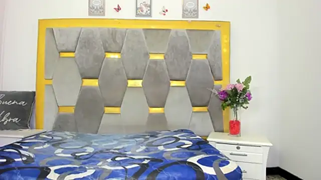 AliyahBrowns online show from 12.04.25