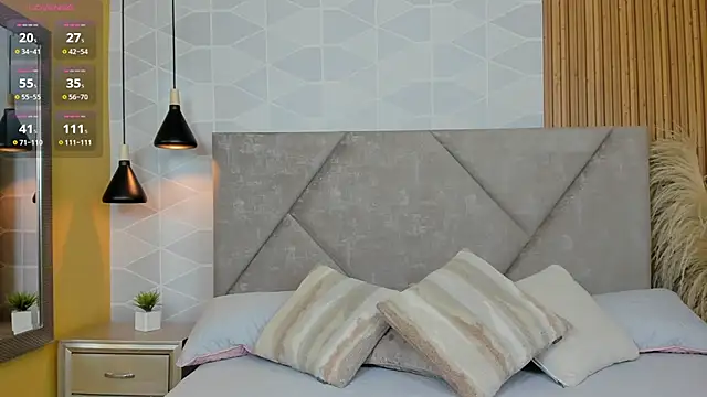 Jade Whisper online show from 10.30.25