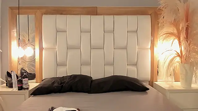 Daphne And Roger online show from 09.16.25