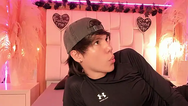 Daphne And Roger online show from 03.02.26