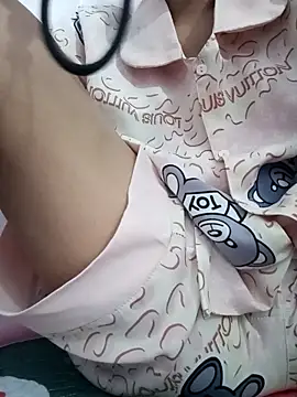 Snapshot of Yoo_j chatting on 10.15.25 Yoo j online show from 10.15.25