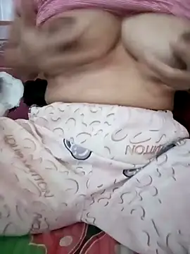 Snapshot of Yoo_j chatting on 11.13.25 Yoo j online show from 11.13.25