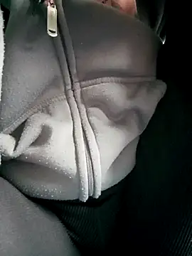 Snapshot of Yoo_j chatting on 11.17.25 Yoo j online show from 11.17.25