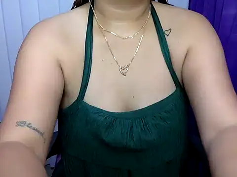 Snapshot of yummy_mia chatting on 05.08.26 yummy mia online show from 05.08.26