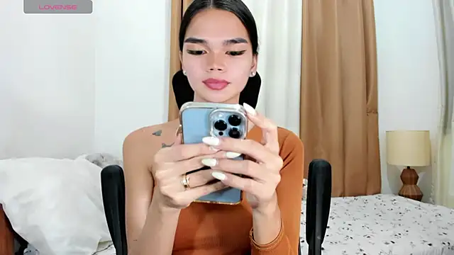 Snapshot of kendall_petite18 chatting on 06.07.26 kendall petite18 online show from 06.07.26