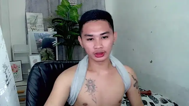 Snapshot of asianhardcock25 chatting on 09.11.25 asianhardcock25 online show from 09.11.25
