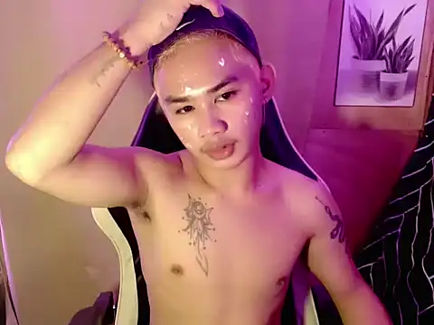 Snapshot of asianhardcock25 chatting on 09.16.25 asianhardcock25 online show from 09.16.25