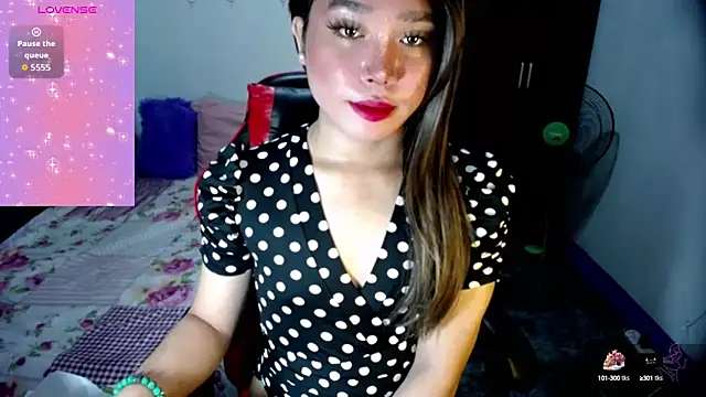 Urassiansweetcummer online show from 10.17.25