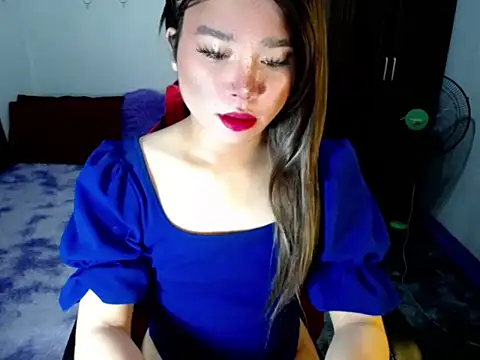 Urassiansweetcummer online show from 11.19.25