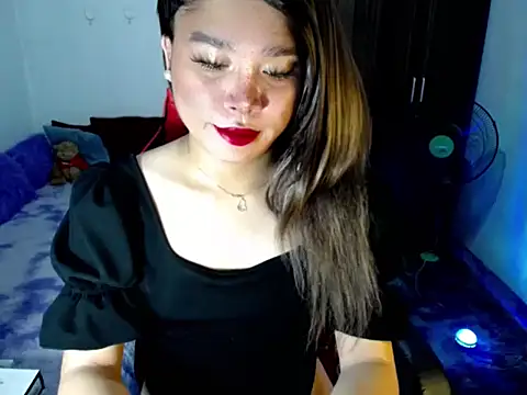 Snapshot of Urassiansweetcummer chatting on 04.21.26 Urassiansweetcummer online show from 04.21.26