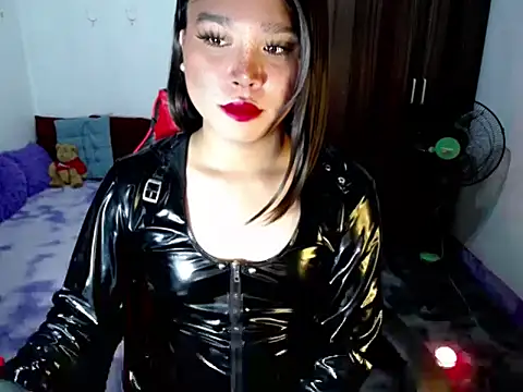 Snapshot of Urassiansweetcummer chatting on 05.06.26 Urassiansweetcummer online show from 05.06.26