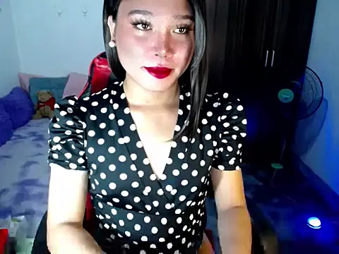 Snapshot of Urassiansweetcummer chatting on 05.24.26 Urassiansweetcummer online show from 05.24.26