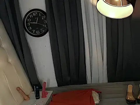 Snapshot of Foxxy_Barbie chatting on 04.06.26 Foxxy Barbie online show from 04.06.26