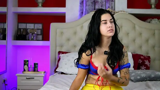 SarraRay online show from 11.11.25