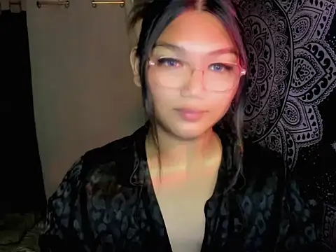 Snapshot of Lou_heart chatting on 05.10.26 Lou heart online show from 05.10.26