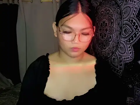 Snapshot of Lou_heart chatting on 05.28.26 Lou heart online show from 05.28.26