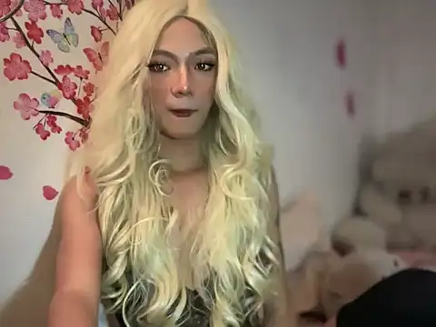 Snapshot of slimladyxoxo chatting on 11.18.25 slimladyxoxo online show from 11.18.25