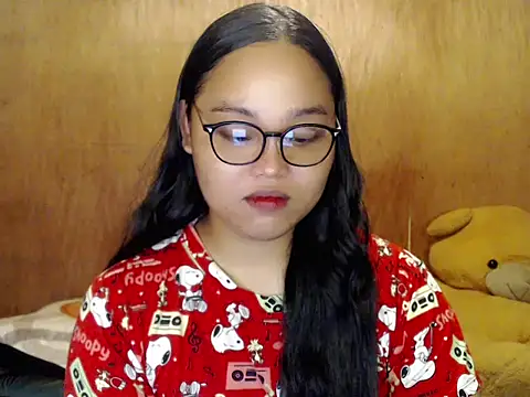 Snapshot of _Lylia chatting on 10.31.25 Lylia online show from 10.31.25