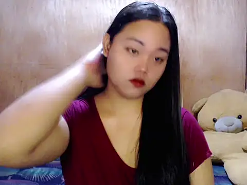 Snapshot of _Lylia chatting on 05.13.26 Lylia online show from 05.13.26