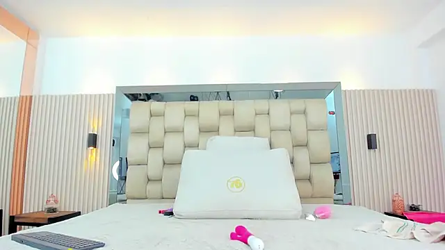 ikia lopez  online show from 12.13.25