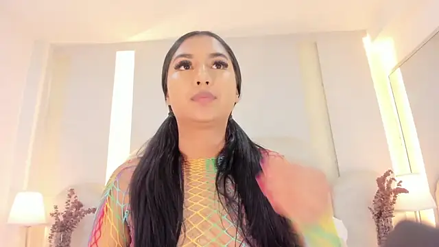 Snapshot of SalomeeBell chatting on 09.18.25 SalomeeBell online show from 09.18.25