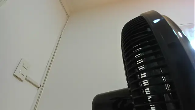 Snapshot of Wonderkloe_ chatting on 04.27.26 Wonderkloe online show from 04.27.26