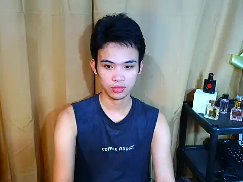Snapshot of Urasiancumboix chatting on 11.22.25 Urasiancumboix online show from 11.22.25