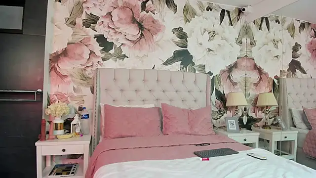 MaddyMay  online show from 11.07.25