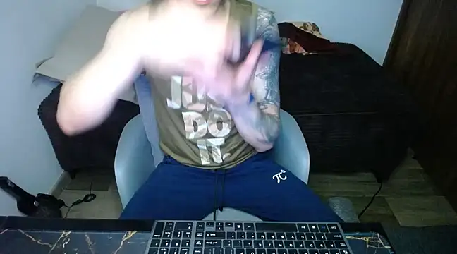 Snapshot of bossking017 chatting on 02.28.25 bossking017 online show from 02.28.25