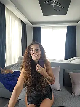 evasweett   online show from 10.23.25