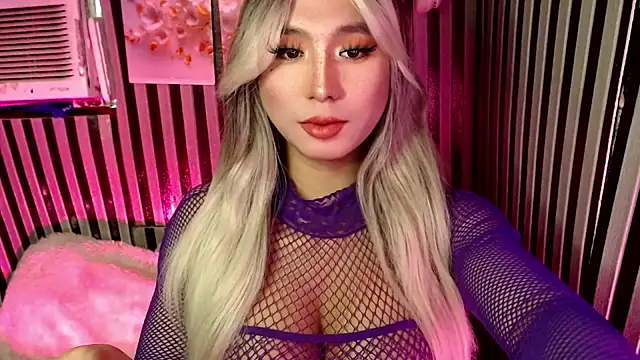 UrhotlucyTS online show from 03.22.26